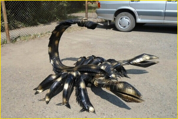 Scorpion fait avec des pneus recyclés